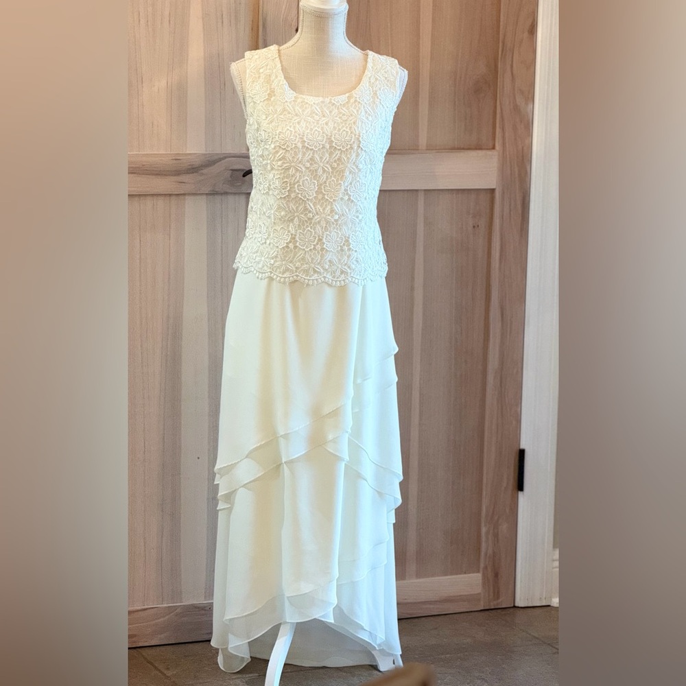 Vintage Dela-Jo by Lida Chiffon Ivory Dress. Lace| Tiered Hem. Women’s Sz-6